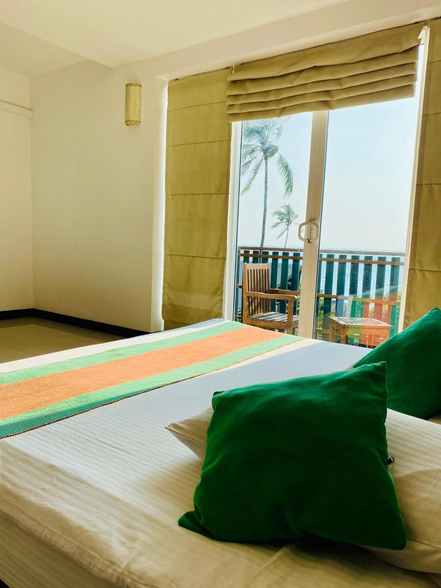 Saprin Beach Resort อุสเวตาเกอิยาวา ภายนอก รูปภาพ